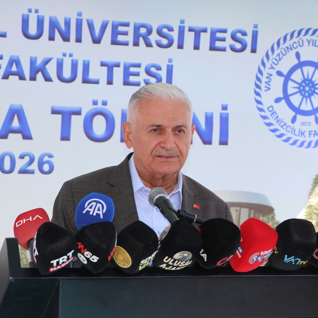 Binali Yıldırım: Denizcilikte Türk bayrağı kara listeden beyaz listeye geçt...