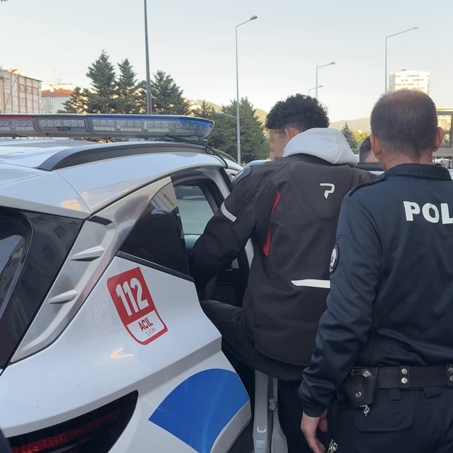 Polis ekipleri kız arkadaşına zarar vereceği iddia edilen şahsı yakaladı
Şa...
