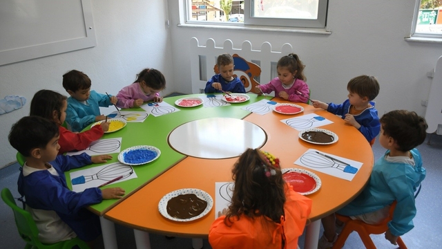 Kuşadası'ndaki Çocuk Gelişim Merkezi yazın da hizmet vermeye devam ediyor