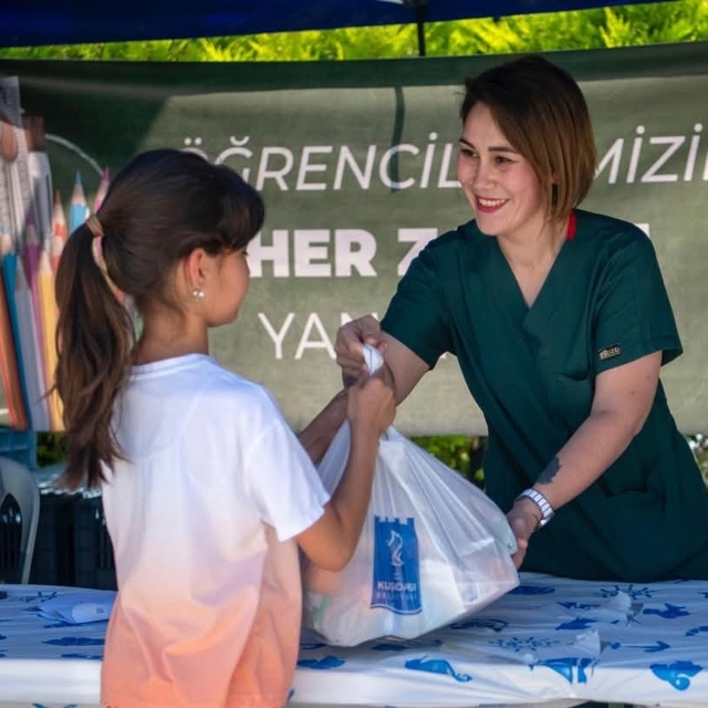 Kuşadası'nda öğrencilere 122 bin beslenme paketi desteği