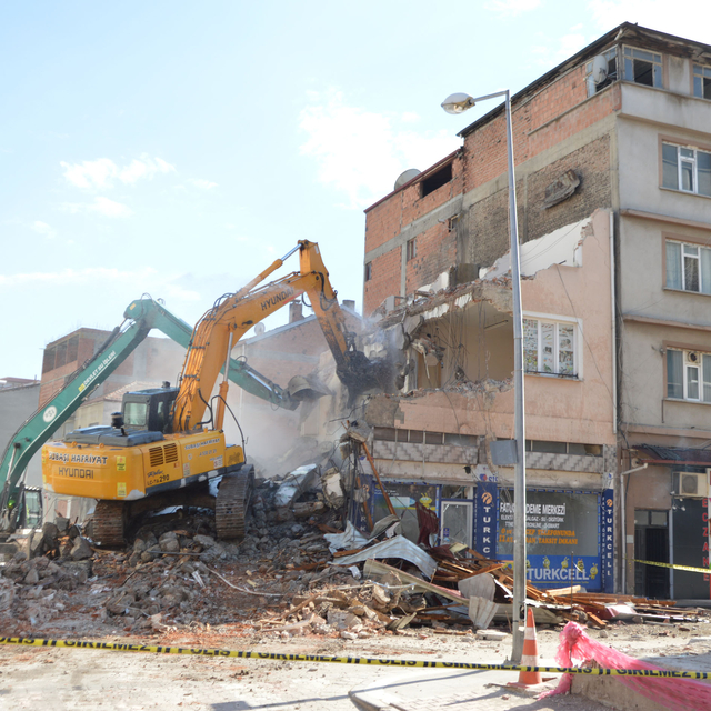Samsun'un Havza ilçesinde dere üzerindeki son bina da yıkıldı