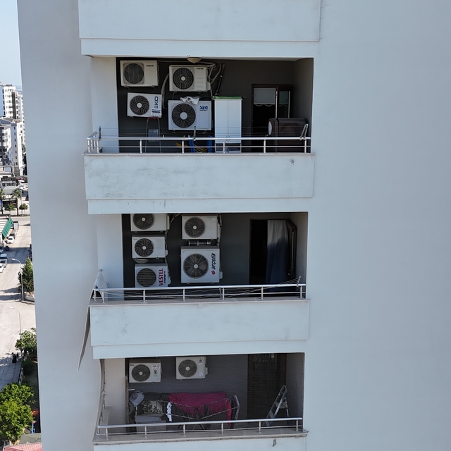 Adana'da aşırı klima kullanımı hem sıcaklığı artırıyor hem çevre kirliliği...