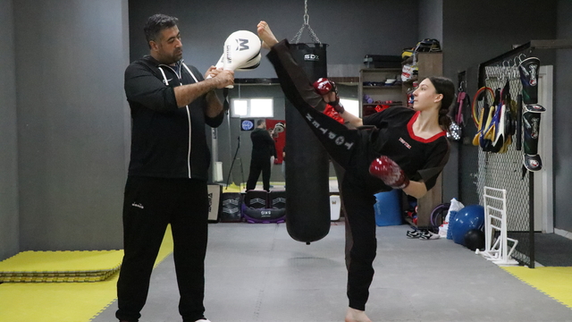 Babasının tavsiyesiyle kick boksa başlayan Olcay İrem, dünya şampiyonu oldu