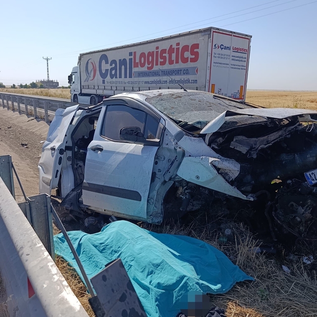 Mardin'de otomobil refüje çarptı: 1 ölü, 2 yaralı