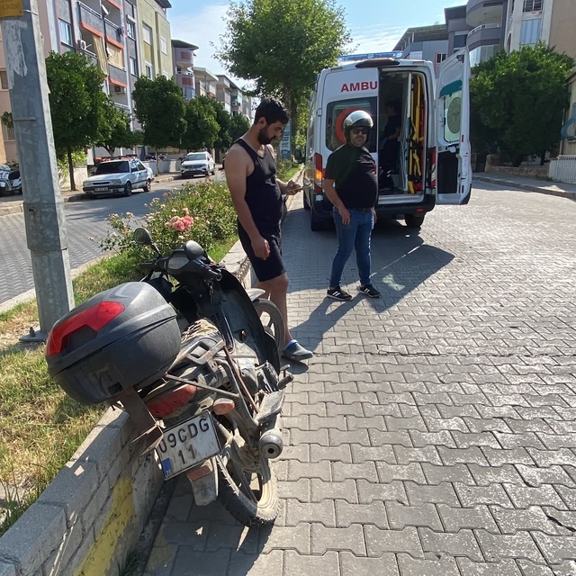 Aydın'da motosikletin hafif ticari araca çarpması güvenlik kamerasında