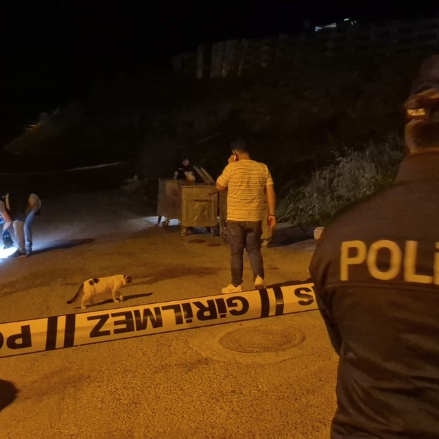 Motosikletle yaklaştığı kişiye ateş etti, mermiler bina ve otomobile isabet...