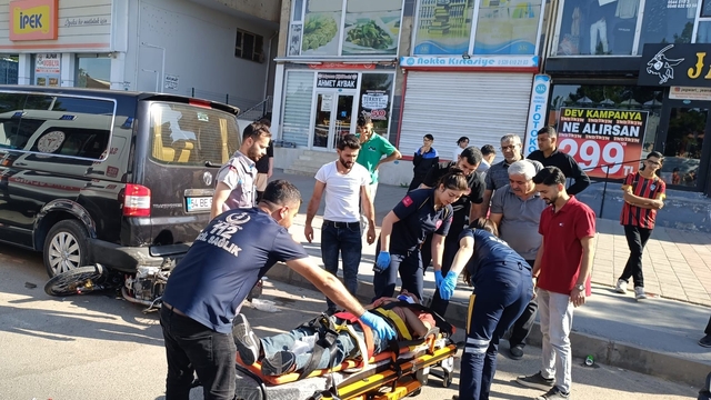 Mardin'de otomobil ile motosiklet çarpıştı: 1 yaralı