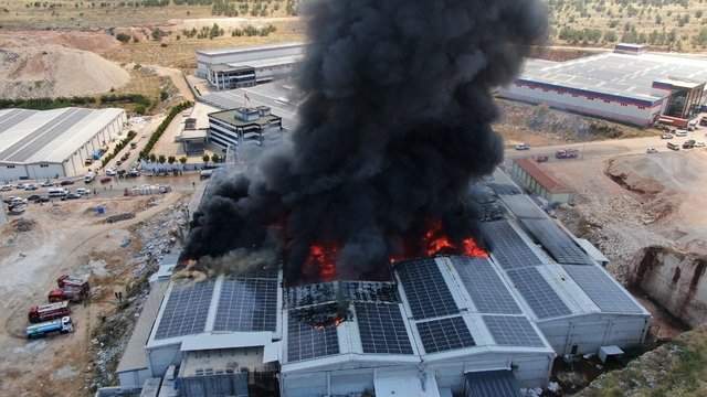 Gaziantep'teki fabrika yangını dron ile görüntülendi