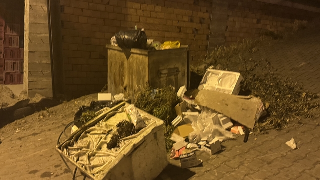 Toplanmayan çöpler tepkilere neden oldu