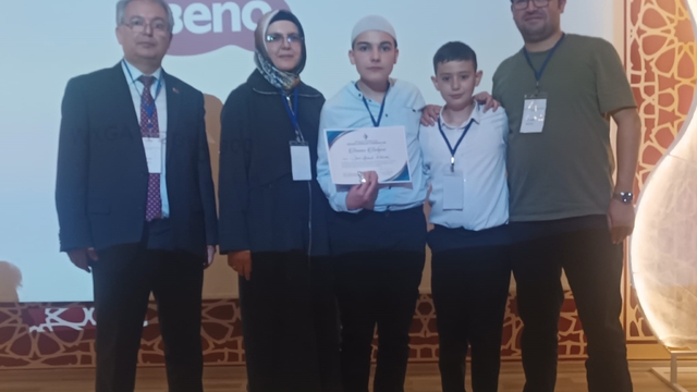 Afyon Lisesi öğrencisinden gururlandıran başarı
İl birinciliğinin ardından 9 ilin katıldığı bölge finalinde de birinci oldu
Okul Müdürü Ramazan Balkan:
"Öğrencimiz Türkiye finalinde Afyon'u en iyi şekilde temsil edecektir"