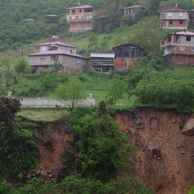 Giresun'da aşırı yağışların bilançosu büyüyor
İl genelinde son bir ayda yaş...