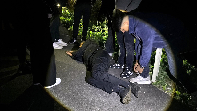 Takla atan araçtan yara almadan çıktılar