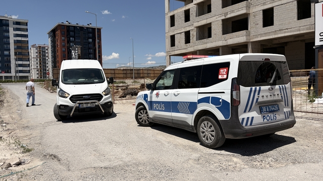 İnşaatın 4. katından düşen işçi ağır yaralandı