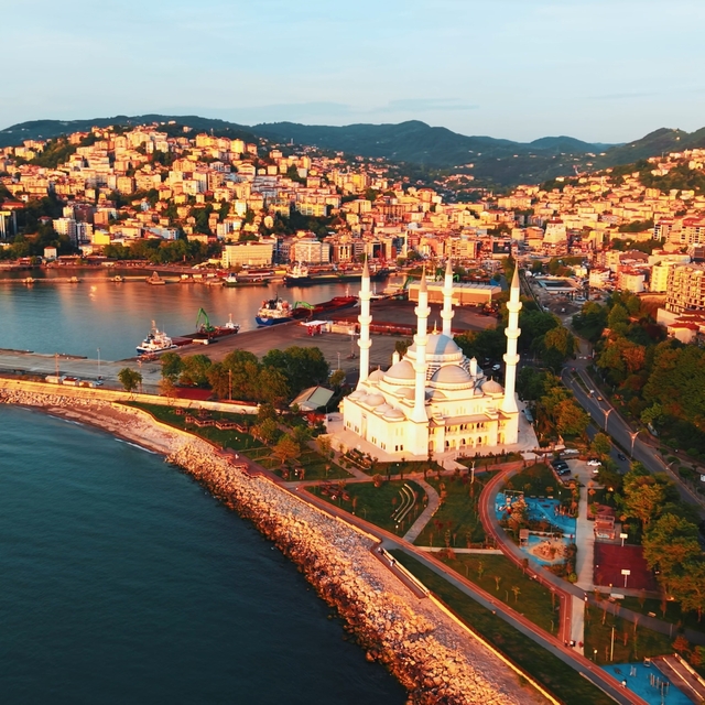 Tarih, doğa ve ihtişam aynı karede
Zonguldak'ta belgesel tadında akşamüstü...
