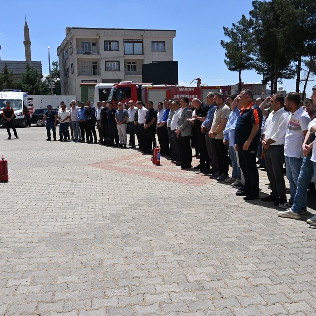 Derik'te yangın söndürme ve tahliye tatbikatı gerçekleştirildi