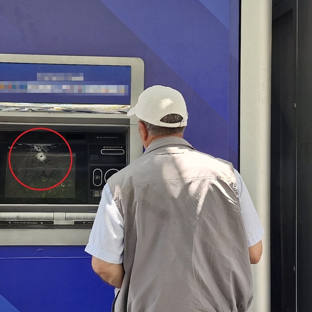 Diyarbakır'da bir bankaya ait 2 ATM kurşunlandı
