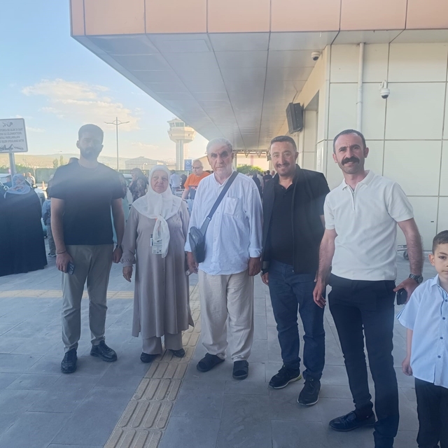 Van'dan kutsal topraklara uzanan yolculuk sona erdi: İlk hac kafilesi duala...