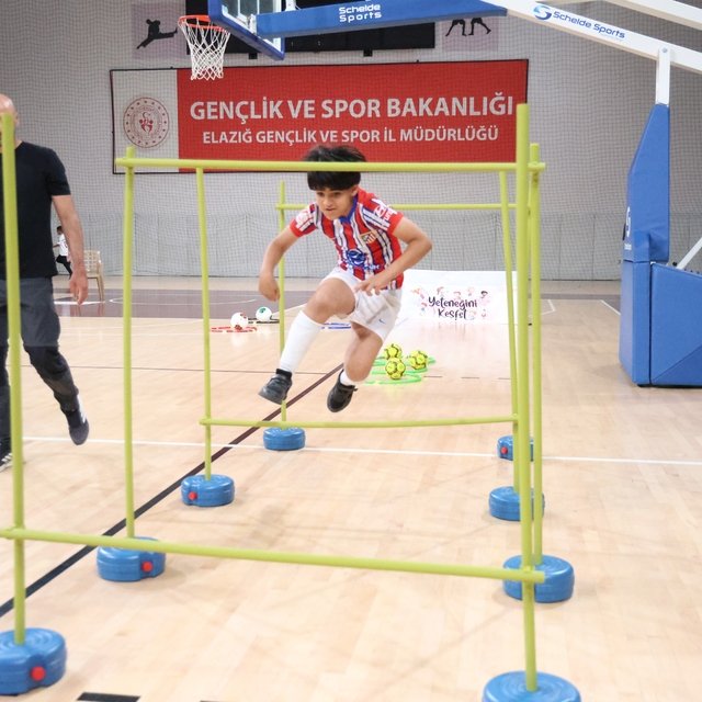 Sporun geleceği Elazığ'da keşfediliyor
Binlerce öğrenci yetenek taramasında...