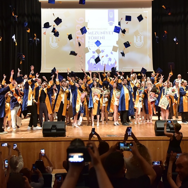MSKÜ Turizm Fakültesi mezunlarını sektöre uğurladı