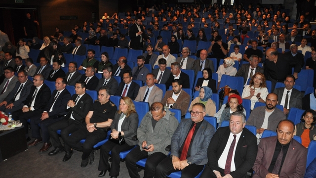Kars'ta kitap seferberliği: 98 bin kitap okundu, en çok okuyan öğrenci ve veliler ödüllendirildi