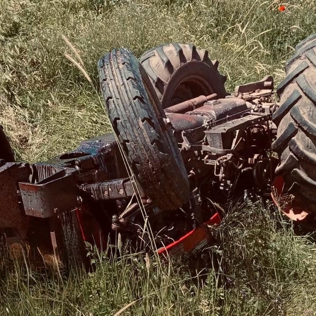 Sivas'ta kontrolden çıkan traktör devrildi: 1 ağır yaralı