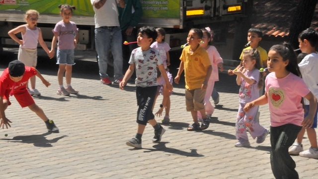 Hem piknik yaptılar hem yarıştılar
Menteşeli minikler tatil öncesi doyasıya eğlendi