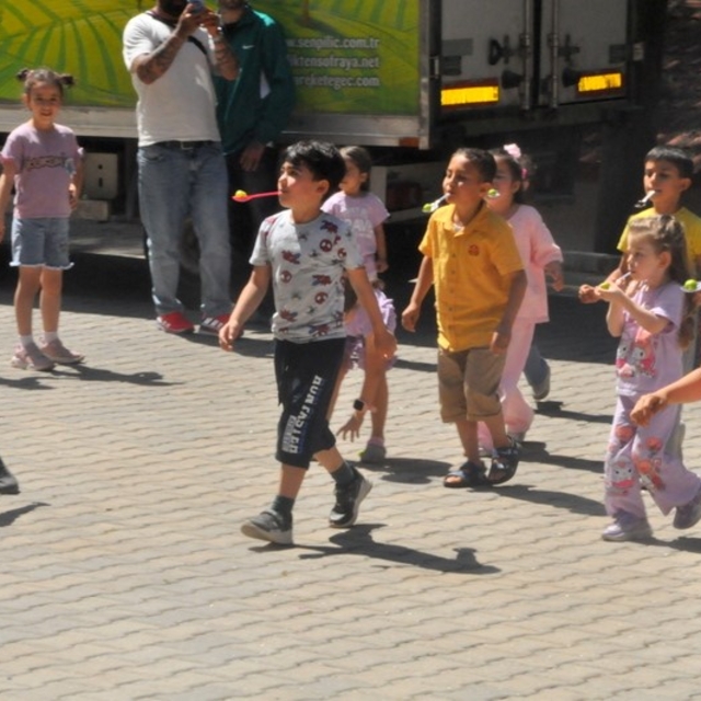 Hem piknik yaptılar hem yarıştılar
Menteşeli minikler tatil öncesi doyasıya...