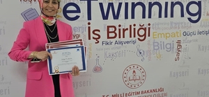 Hilal öğretmen geliştirdiği eTwinning projeleri ile öğrencilerin yüzünü gül...