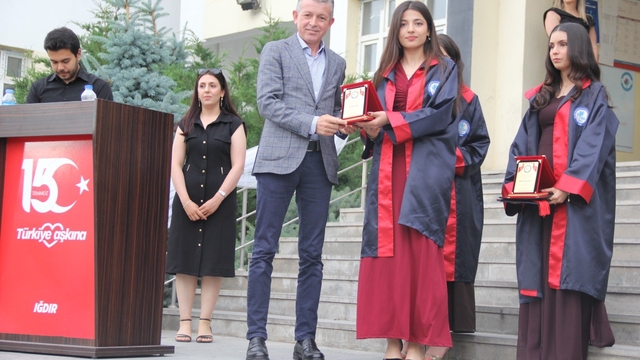 Iğdır Mehmet Murat İşler Sosyal Bilimler Lisesi 2026 mezunlarını coşkuyla uğurladı