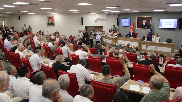 Büyükşehir meclisi Haziran ayı toplantısı gerçekleştirildi
Boşalan divan katipliği üyeliğinde yeni isim belirlendi