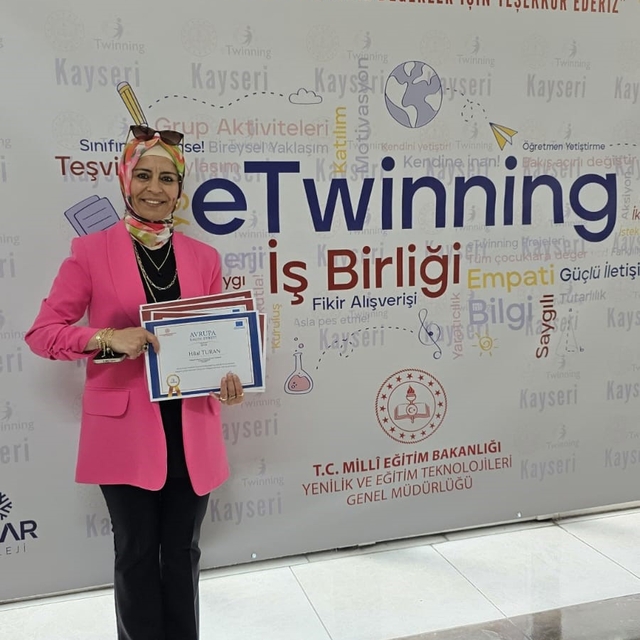 Hilal öğretmen geliştirdiği eTwinning projeleri ile öğrencilerin yüzünü gül...