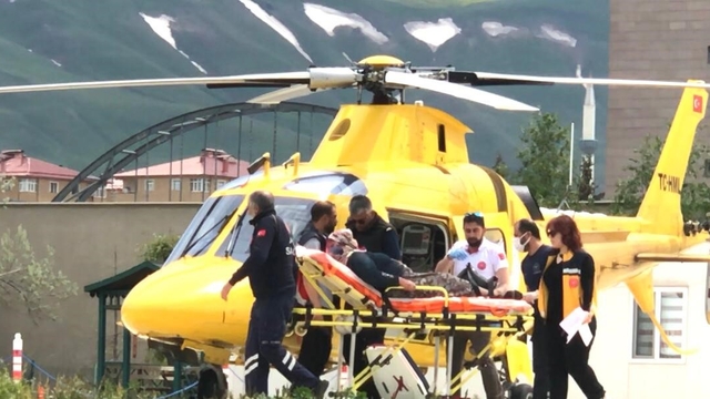 Erzurum'da zamana karşı yarış: Kalp krizi geçiren hasta ambulans helikopterle hastaneye yetiştirildi