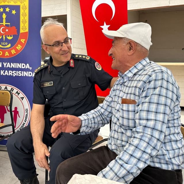 Burdur'da jandarmanın 187'nci kuruluş yıl dönümünü vatandaşlarla kutladı