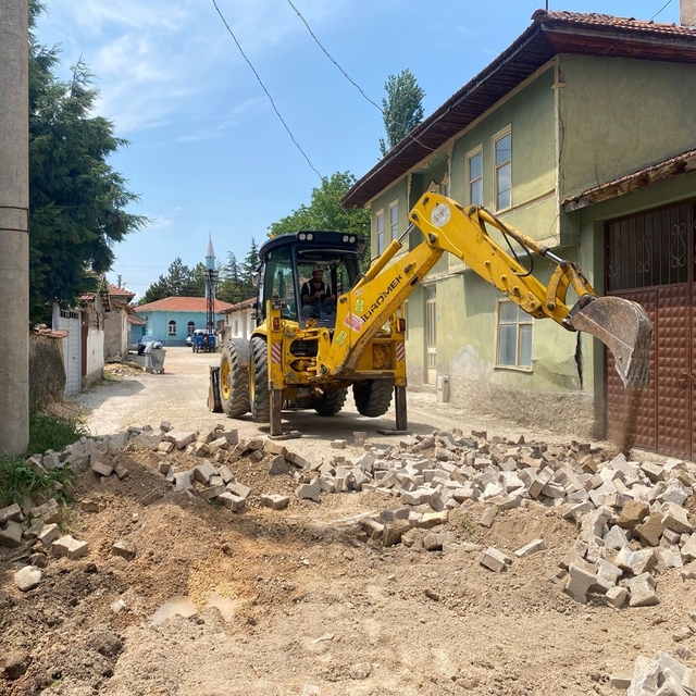İnönü'de bozulan yollar yenileniyor