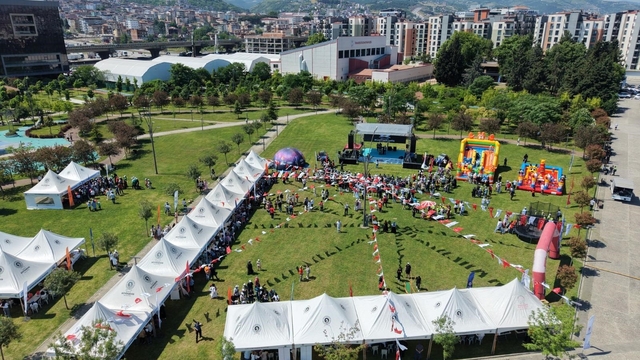 Samsun'da "Engelsiz Yaza Merhaba Şenliği"
Robot köpek "Sampati" katılımcıların ilgi odağı oldu
