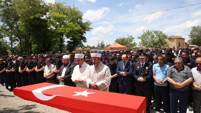 Şehit itfaiye eri Mehmet Tekeli son yolculuğuna uğurlandı