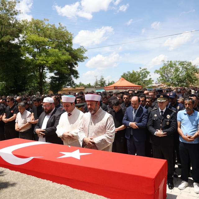 Şehit itfaiye eri Mehmet Tekeli son yolculuğuna uğurlandı
