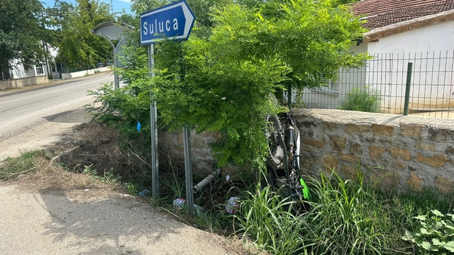 Keşan'da duvara çarpan motosikletli yaralandı