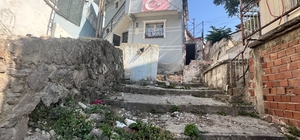 İzmir'de eski koca dehşeti: Kezzap attığı eski karısı öldü, kızı ise yaşam...