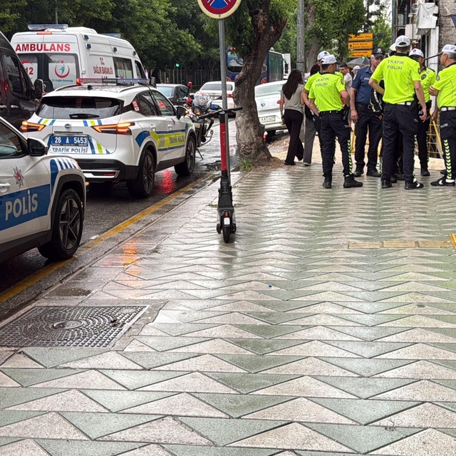 "Park etmek yasaktır" levhasının önüne araç park eden sürücüye bin 250 TL c...