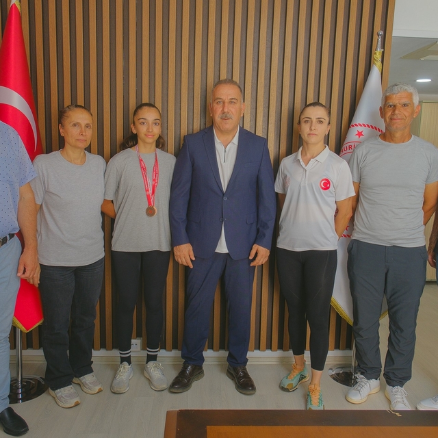 Türkiye üçüncüsü bisikletçi Hena Aydın'a döndü