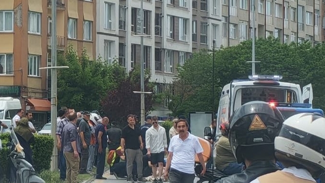 Motosikletin çarptığı 2 yaya yaralandı