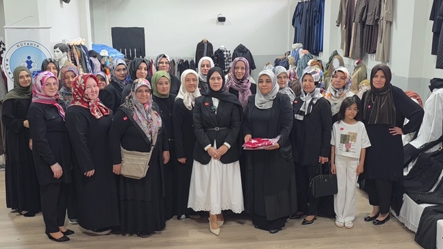 Ev ekonomisine katkı sağlayan ürünler sergilendi
Türk bayrağı dikimi serginin en anlamlı köşesi oldu