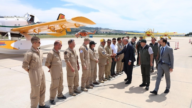 Vali Toraman'dan yangın söndürme uçakları ve helikopterleri pilotlarına ziyaret