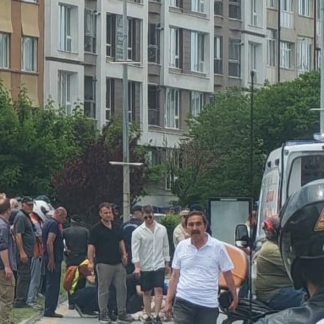 Motosikletin çarptığı 2 yaya yaralandı