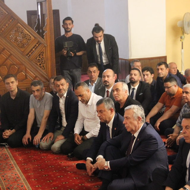 Ferdi Zeyrek için Hatuniye Camii'nde mevlid programı