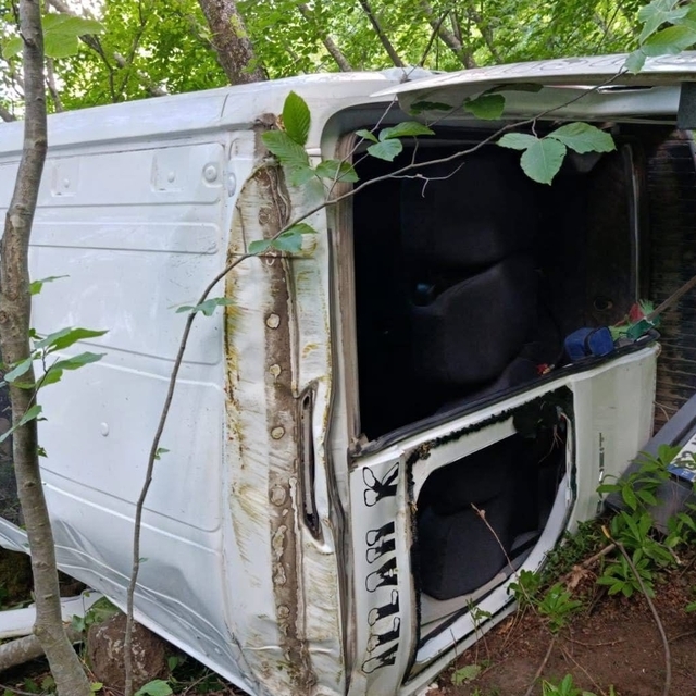 Ordu'da uçuruma yuvarlanan minibüsteki 5'i çocuk 10 kişi yaralandı