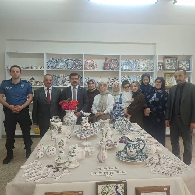 Çaykara Halk Eğitim Merkezi yıl sonu sergisi açıldı