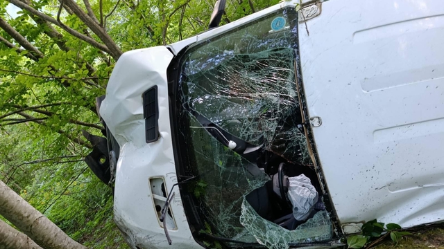 Ordu'da minibüs şarampole yuvarlandı: 11 yaralı