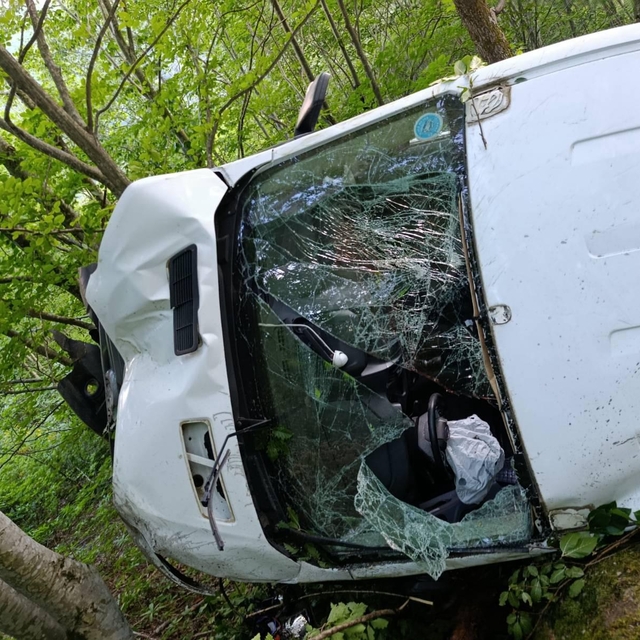 Ordu'da minibüs şarampole yuvarlandı: 11 yaralı
